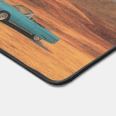 Surreal UFO Over Rustic House Schreibtischunterlage (Ecke)