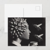 Surreale Blume beherrscht Frauen und Bienen Postkarte (Vorne/Hinten)