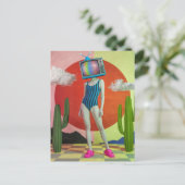 Surreale Frau in einem Swimsuit mit TV auf ihrem K Postkarte (Stehend Vorderseite)