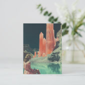 Surreale Frau mit rosa Kristallgebirge Postkarte (Stehend Vorderseite)
