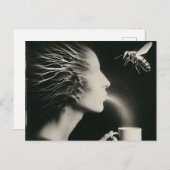 Surreale Frauen und Bienenaffee Schwarz-weiß Postkarte (Vorne/Hinten)