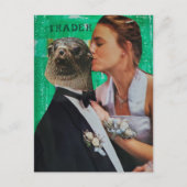 Surrealer Abschlussball-Date mit Robbe Mixed-Media Postkarte (Vorderseite)
