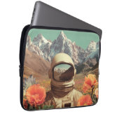 Surrealer Astronaut auf Blumenfeld Laptopschutzhülle (Vorne Rechts)
