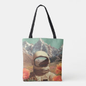 Surrealer Astronaut auf einem Blumenfeld Tasche (Rückseite)