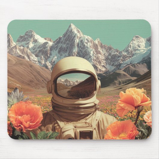 Surrealer Astronaut im Blumenfeld Mousepad (Vorne)