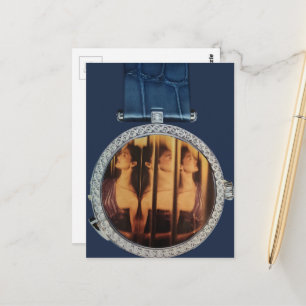 Surrealer Collage Frau in einer blauen Uhr Postkarte