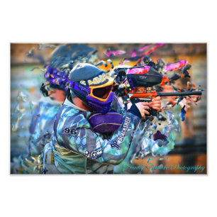 surrealer Druck des Paintball-12x8
