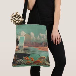 Surrealer Eingang in der Wüste mit Unterwasser Tasche