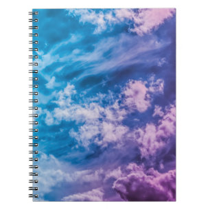 Surrealer Himmel, traumhafte abstrakte Kunst. Notizblock