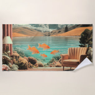 Surrealer Innenraum mit Fischen und mondbeschienen Strandtuch