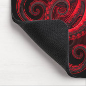 Surrealer roter Oktopus Mousepad (Ecke)