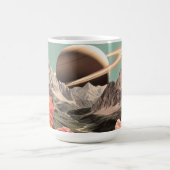 Surrealer Saturn über Mountain Valley Kaffeetasse (Mittel)