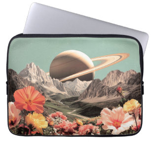 Surrealer Saturn über Mountain Valley Laptopschutzhülle