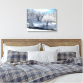 Surrealer Schnee mit flauschigen weißen Winterbäum Leinwanddruck (Insitu (Schlafzimmer))