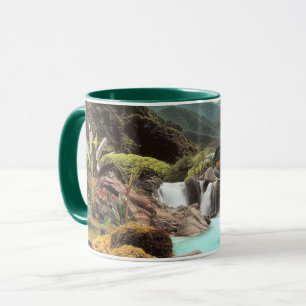 Surrealer tropischer Tal mit Wasserfällen Tasse