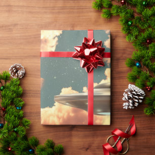 Surrealer UFO über dem Mountain Lake mit Planeten Geschenkpapier