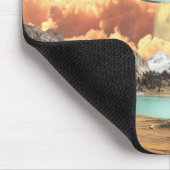 Surrealer UFO über dem Mountain Lake mit Planeten Mousepad (Ecke)