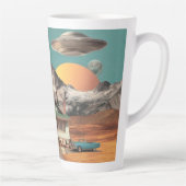Surrealer UFO über rustikalem Haus Milchtasse (Rechts)