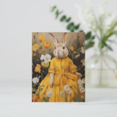 Surreales Kaninchen in Gelbkleid und Blume Postkarte (Stehend Vorderseite)