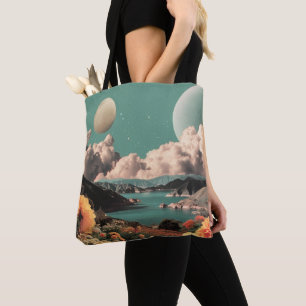 Surrealistische Berglandschaft mit Planeten und Wo Tasche
