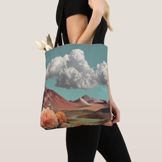Surrealistische Blumen-Berglandschaft mit dramatis Tasche (Von Nahem)