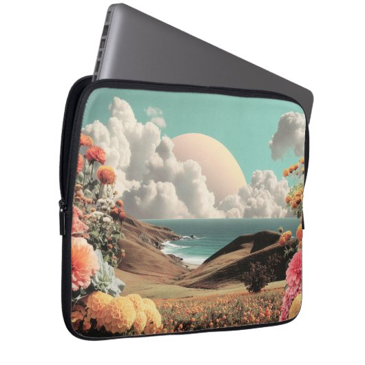 Surrealistische Küstenlandschaft mit Blumen und Wo Laptopschutzhülle (Vorne Rechts)