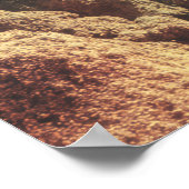 Surrealistische Ozean- und Berglandschaft mit Well Poster (Ecke)