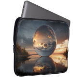 Surrealistische reflektierende Kugel mit Sonnenunt Laptopschutzhülle (Vorne Rechts)