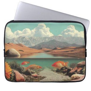 Surrealistische Wüste und See mit Goldfischen Laptopschutzhülle