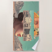 Surrealistisches Porträt mit architektonischer Lan Strandtuch (Vorderseite)