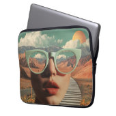 Surrealistisches Porträt mit Brille, die Wüste wid Laptopschutzhülle (Vorderseite Links)