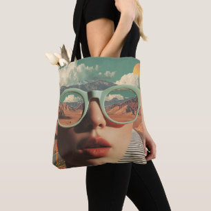 Surrealistisches Porträt mit Brille, die Wüste wid Tasche