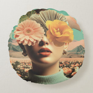Surrealistisches weibliches Porträt mit Blumen, di Rundes Kissen