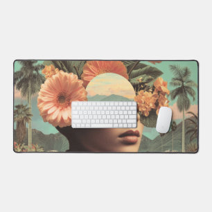Surrealistisches weibliches Porträt mit floralen E Schreibtischunterlage