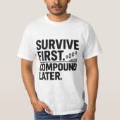 Survive First, Compound Later — Trader Mindset Des T-Shirt (Vorderseite)