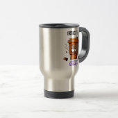 "Survive Monday. BREWED to…" Coffee Mug – Fun Desi Reisebecher (VorderseiteRechts)