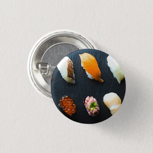 Sushi Beauty on Leaf – SUSHIMI Button Badge (Vorne & Hinten)