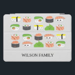 Sushi Family Illustration Personalisiert iPad Pro Cover<br><div class="desc">Mit den niedlichen Sushi-Abbildungen arbeiteten meine Tochter und ich zusammen an. Wir Liebe Sushi und die gemeinsame Illustration war so viel Spaß. Dieses Tablettengehäuse ist auf einem weißen Hintergrund,  aber ändern Sie die Farbe nach Belieben. Schwarzes Tablett (in Naturholzfachfarbe erhältlich)</div>