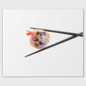 Sushi-Garnele-Rollenschwarz-Essstäbchen auf weißem Geschenkpapier (Flach)