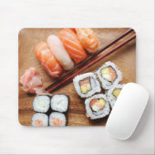 Sushi - Japonese Nahrung (auf einer hölzernen Mousepad (Mit Mouse)