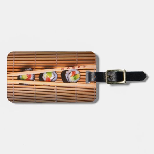Sushi und hölzerne Essstäbchen Gepäckanhänger (Vorderseite horizontal)