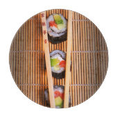 Sushi und hölzerne Essstäbchen Schneidebrett (Vorderseite)