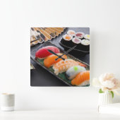 Sushi und Rollen Quadratische Wanduhr (Zuhause)
