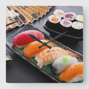 Sushi und Rollen Quadratische Wanduhr