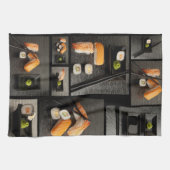 Sushisammlung auf schwarzem Hintergrund Handtuch (Horizontal)