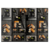 Sushisammlung auf schwarzem Hintergrund Schneidebrett (Vorderseite)