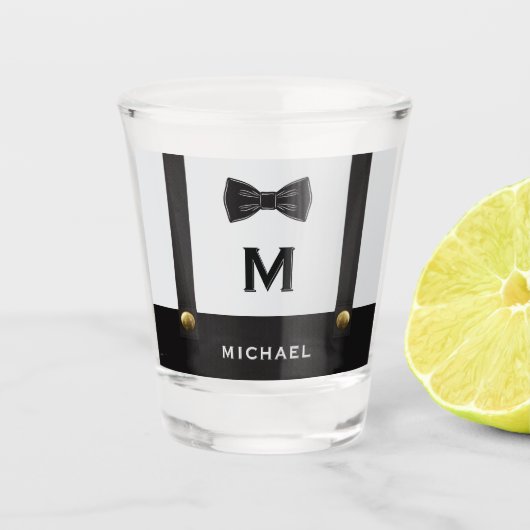 Suspenders & Bowtie Name Monogram Boy Schnapsglas (Vorderseite)