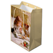 Suspense by Charles Burton Barber Mittlere Geschenktüte (Rückseite Schrägansicht)