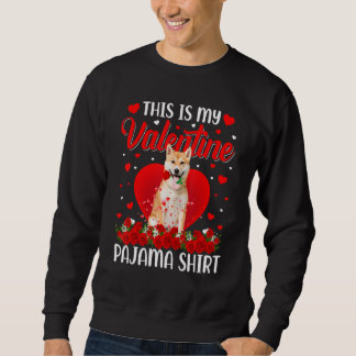 Süß, das ist mein Shiba-Inu-Hund Paja am Valentins Sweatshirt