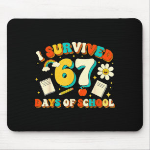 Süß, ich habe 67 Schultage überlebt, lustiges Meme Mousepad